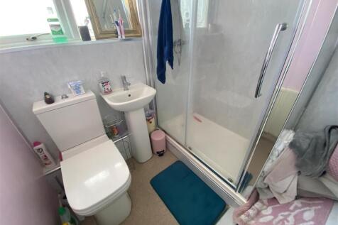 Bathroom 1.jpg