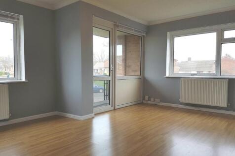 Dual aspect living space with private balcony 