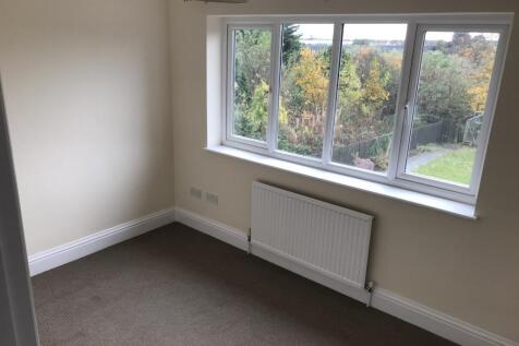 rear centre bedroom