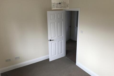 Rear centre bedroom