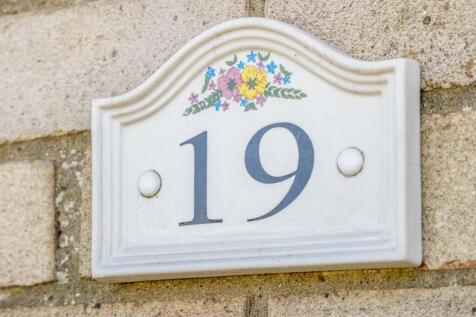 19 Reynolds Gardens (Moulton)-8