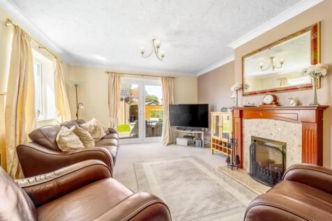 7 Richard Busby Way (Lutton)-26