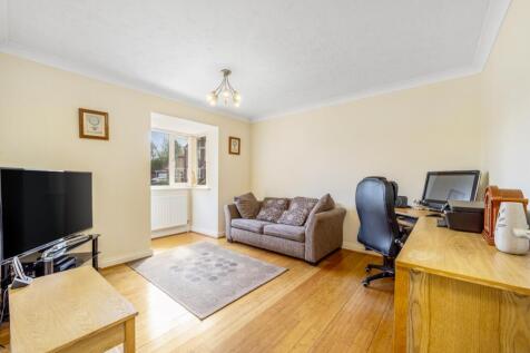 7 Richard Busby Way (Lutton)-19