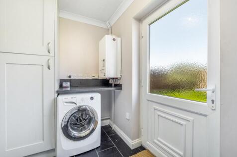 7 Richard Busby Way (Lutton)-24