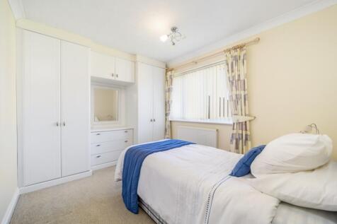 7 Richard Busby Way (Lutton)-20