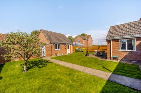 7 Richard Busby Way (Lutton)-11