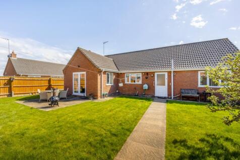 7 Richard Busby Way (Lutton)-10