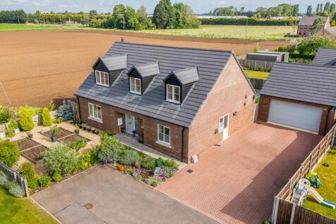 10 Cavell Way (Fleet)-1