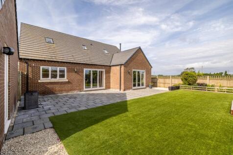 10 Cavell Way (Fleet)-11
