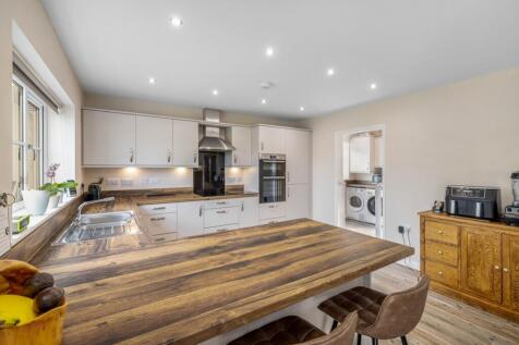 10 Cavell Way (Fleet)-23