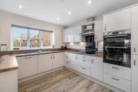 10 Cavell Way (Fleet)-24