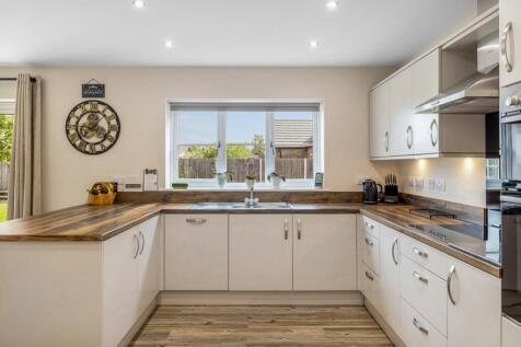 10 Cavell Way (Fleet)-25
