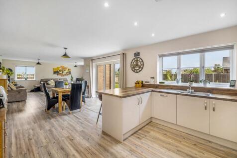 10 Cavell Way (Fleet)-26