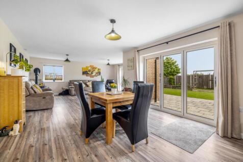 10 Cavell Way (Fleet)-27