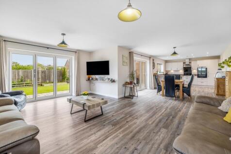 10 Cavell Way (Fleet)-30