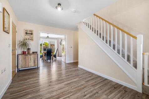 10 Cavell Way (Fleet)-16