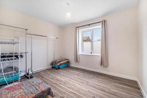 10 Cavell Way (Fleet)-20