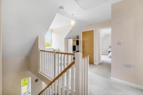 10 Cavell Way (Fleet)-32