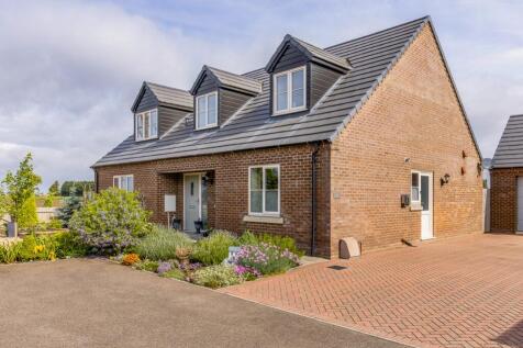 10 Cavell Way (Fleet)-7