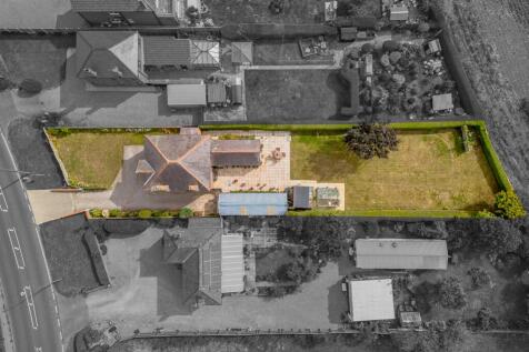 116 Roseways (Fleet)-5