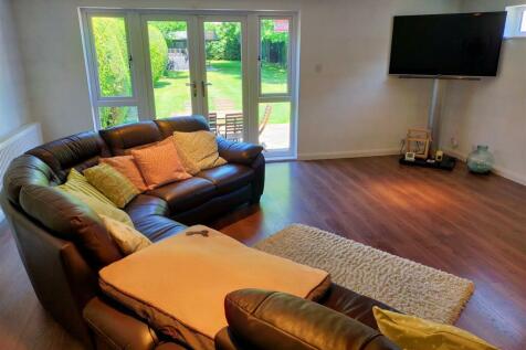 Livingroom 3.jpg