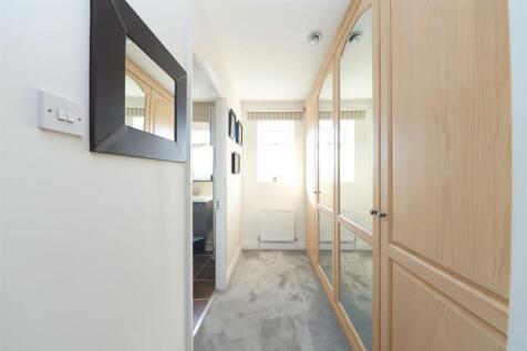 Walk-in-wardrobe