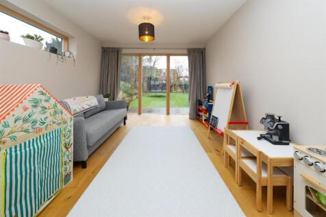 Bedroom four/snug
