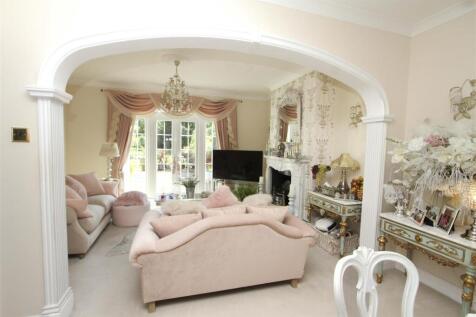 Living room 2.JPG