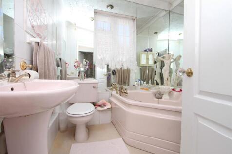 Bathroom.jpg