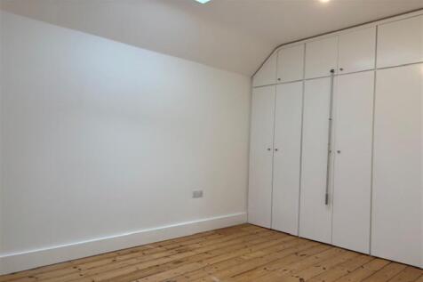 Bedroom 2 (Main)