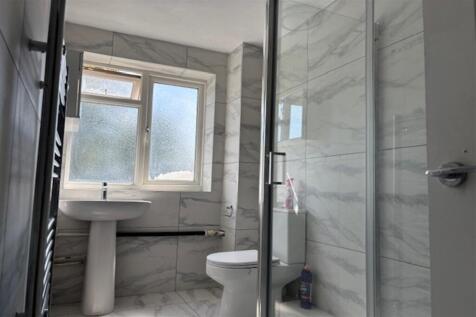 Family Bathroom (Mai