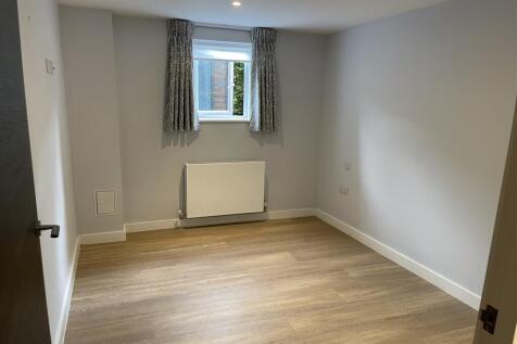 Bedroom (Main)