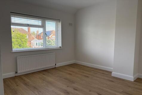 Bedroom 2 (Main)