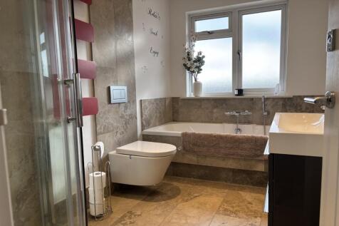 Family Bathroom (Mai