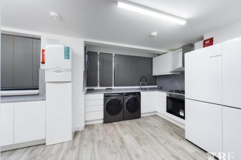 Kitchen ...jpg