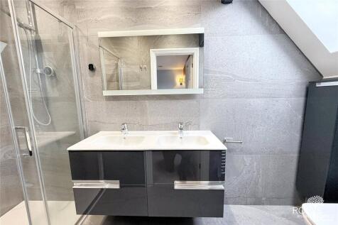 Main En-Suite