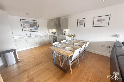 Kitchen/Dining Space