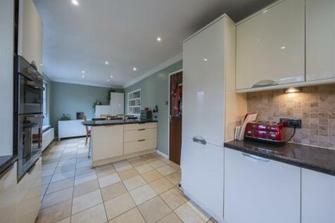 3 Abbots Way-004.JPG