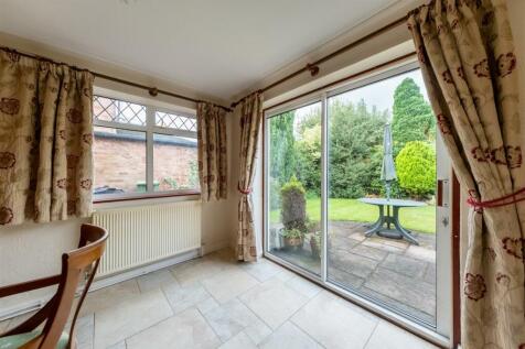 2 St Michaels Close-007.jpg