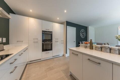 6 Stirling Close-003.jpg