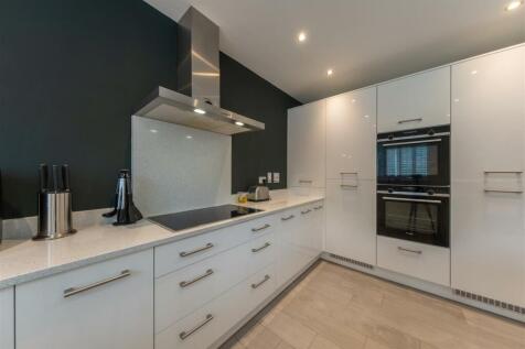 6 Stirling Close-004.jpg