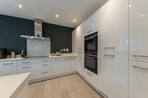 6 Stirling Close-008.jpg