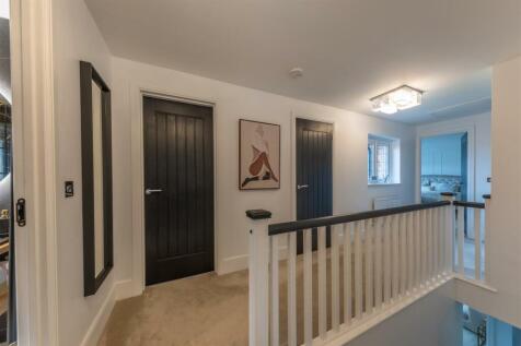 6 Stirling Close-038.jpg