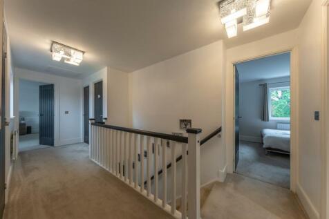 6 Stirling Close-040.jpg