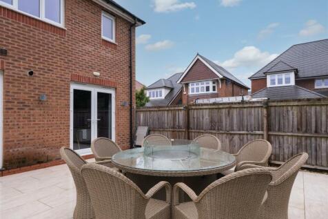 6 Stirling Close-049.jpg