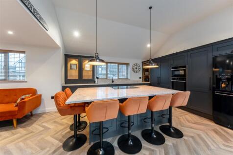 17 Elizabethan Way-005.jpg