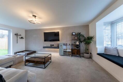 17 Elizabethan Way-014.jpg