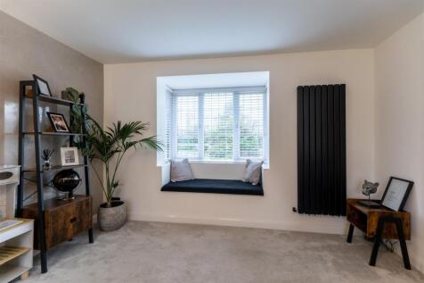 17 Elizabethan Way-016.jpg