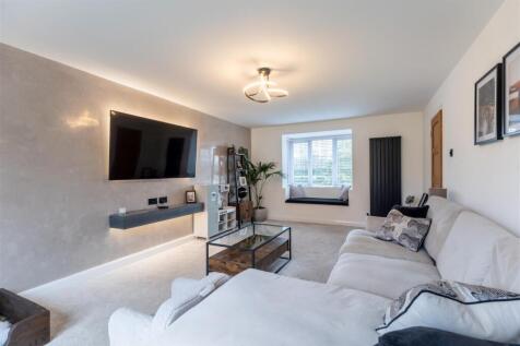 17 Elizabethan Way-018.jpg