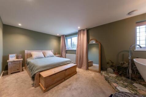 17 Elizabethan Way-029.jpg